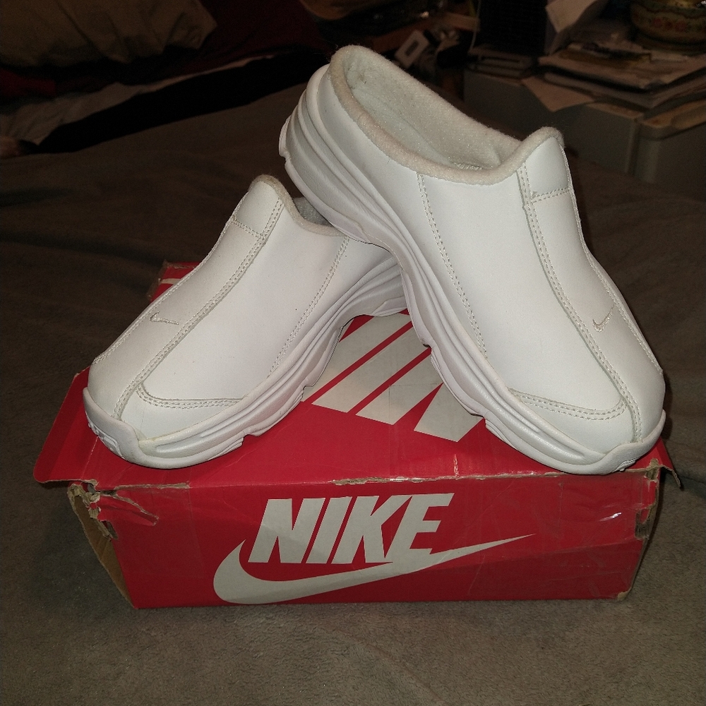 Womens Nike slip-ons